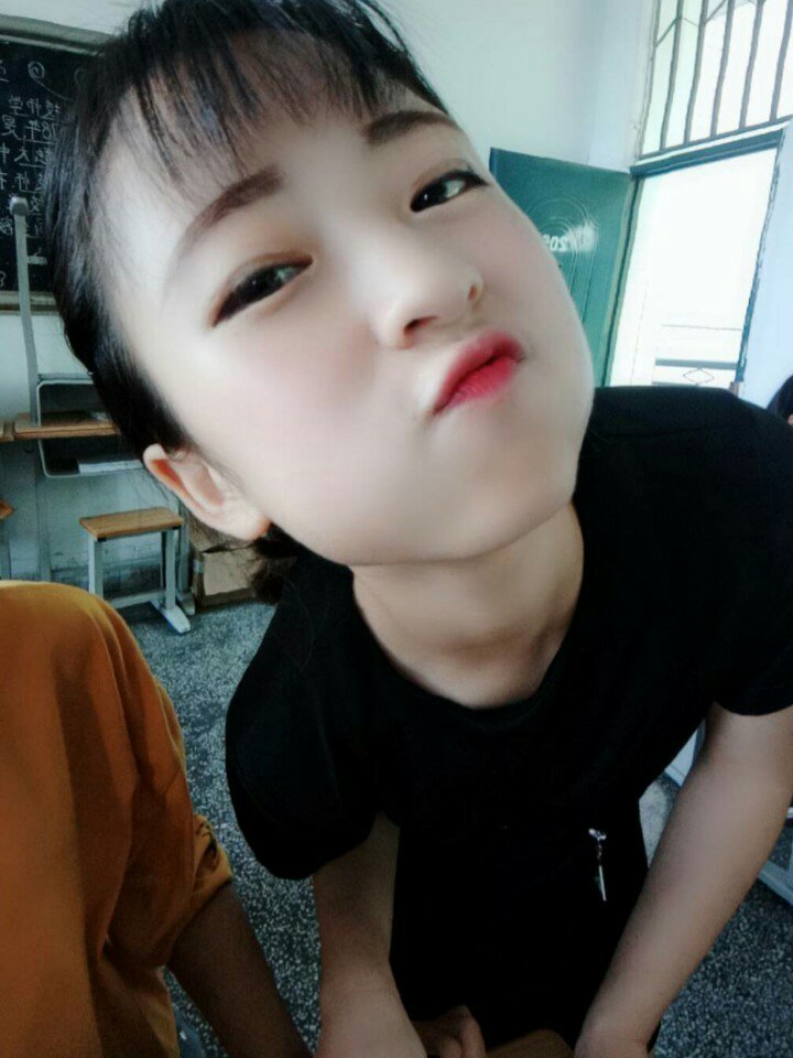 如果我想拥抱你 你是伸出手还是退后 - 杨歪歪很78的快手